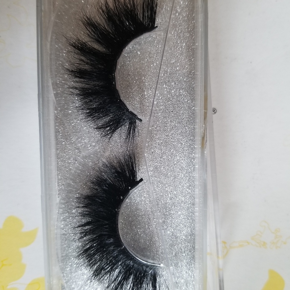 B Lashed Lashes - Picture 3 of 3
